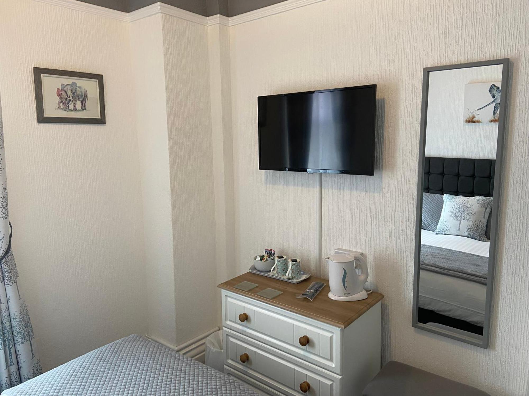 The Beechcliffe Hotel - Over 35'S Only Blackpool Room photo